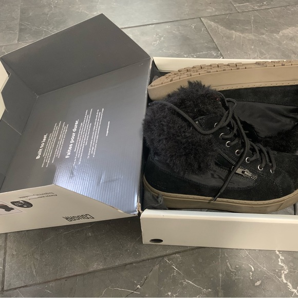 Size 8 Cougar Winter boots. - Picture 2 of 4